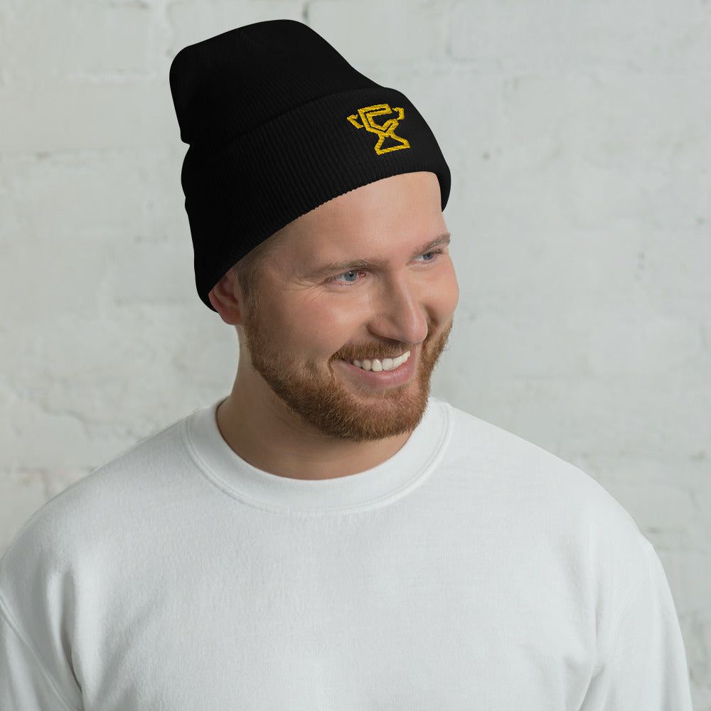 Man wearing Champletes beanie.